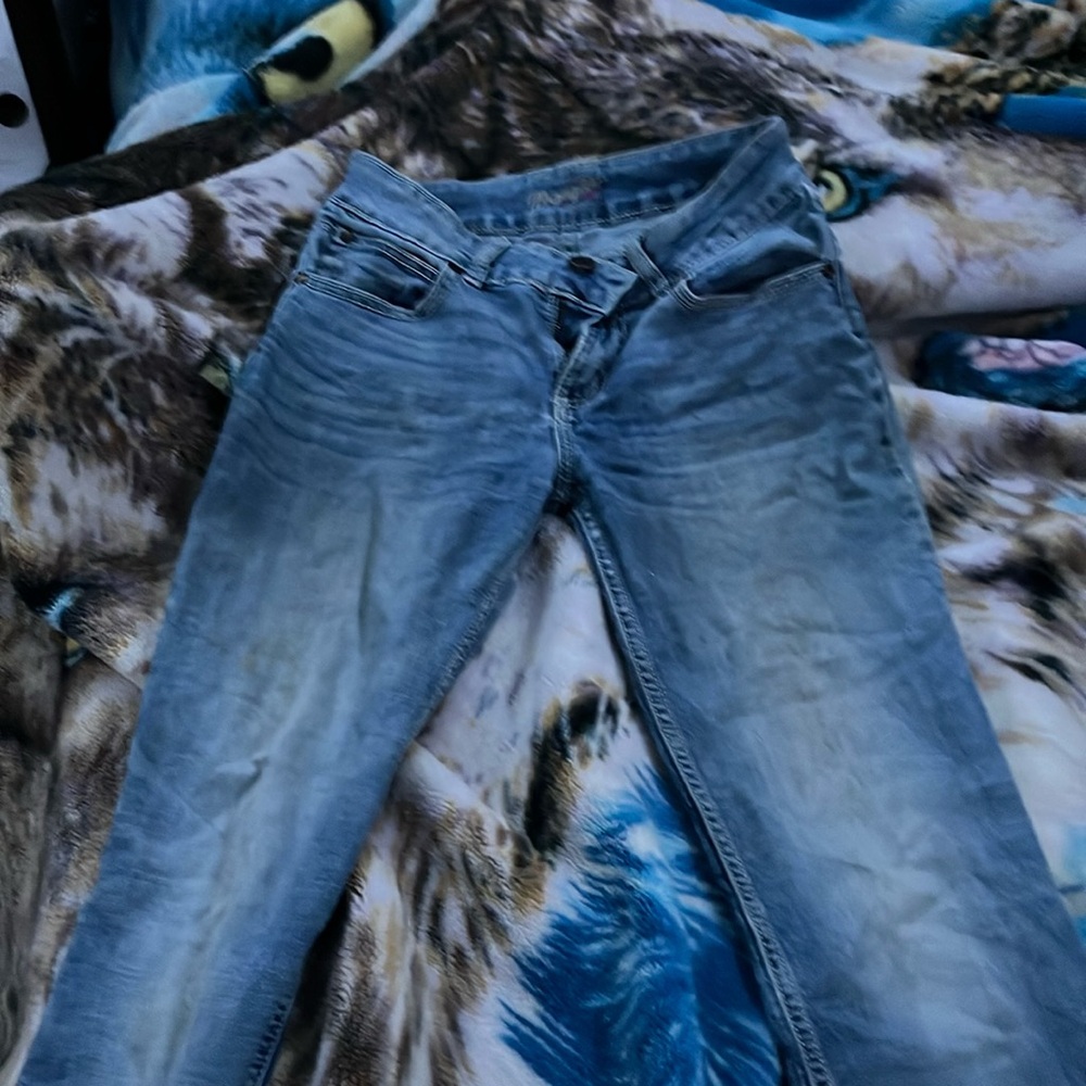 These are some boot cut wrangler jeans blue and low rose but in good condition